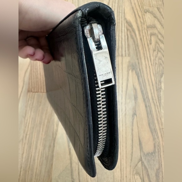 Saint Laurent Black Croc-Embossed Wallet - Picture 4 of 9